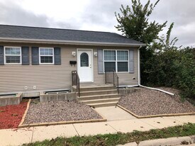 2840 Burlington St in Dubuque, IA - Building Photo