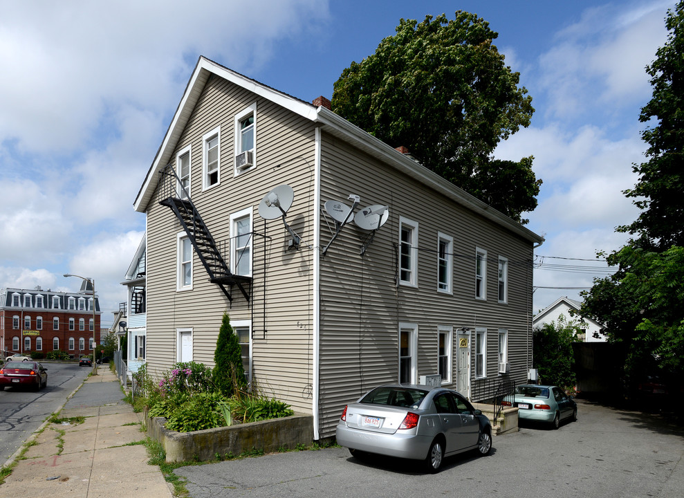 826 County St in New Bedford, MA - Building Photo