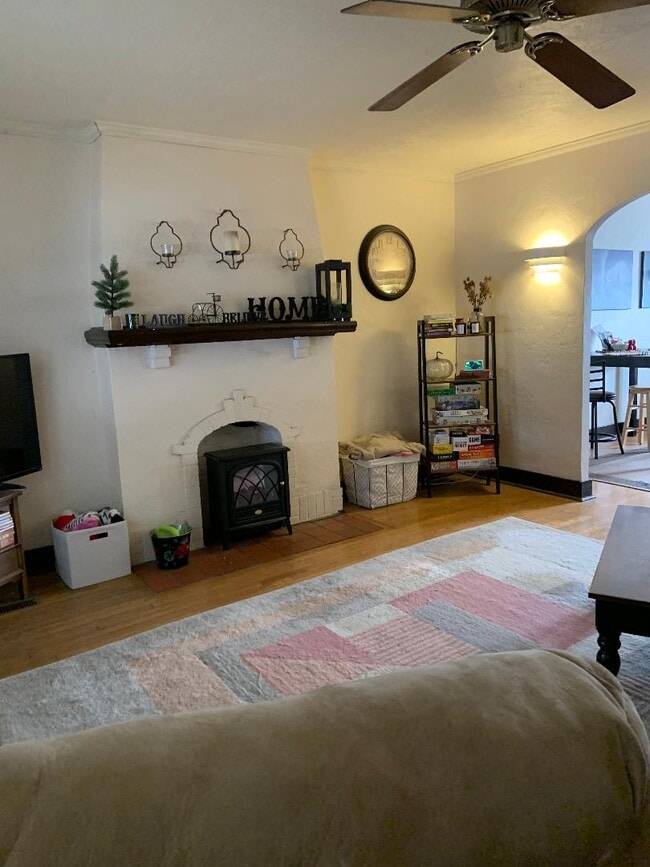 property at 3322 Parkview Ave