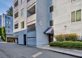 10329 Meridian Ave N in Seattle, WA - Building Photo