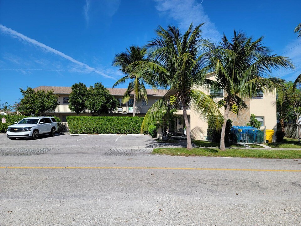 620 S Broadway in Lantana, FL - Building Photo