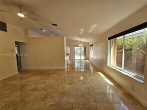 4279 Greenbriar Ln in Weston, FL - Foto de edificio - Building Photo