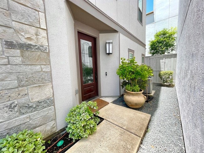 property at 809 Leavenworth Ave