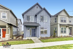 8366 SE Brks Ln in Hillsboro, OR - Building Photo