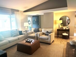 1501 Fawnvalley Dr in Des Peres, MO - Building Photo - Building Photo