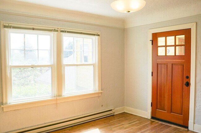 6425 S Corbett Ave in Portland, OR - Building Photo - Building Photo