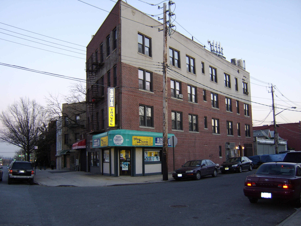 1450 E Gun Hill Rd in Bronx, NY - Building Photo