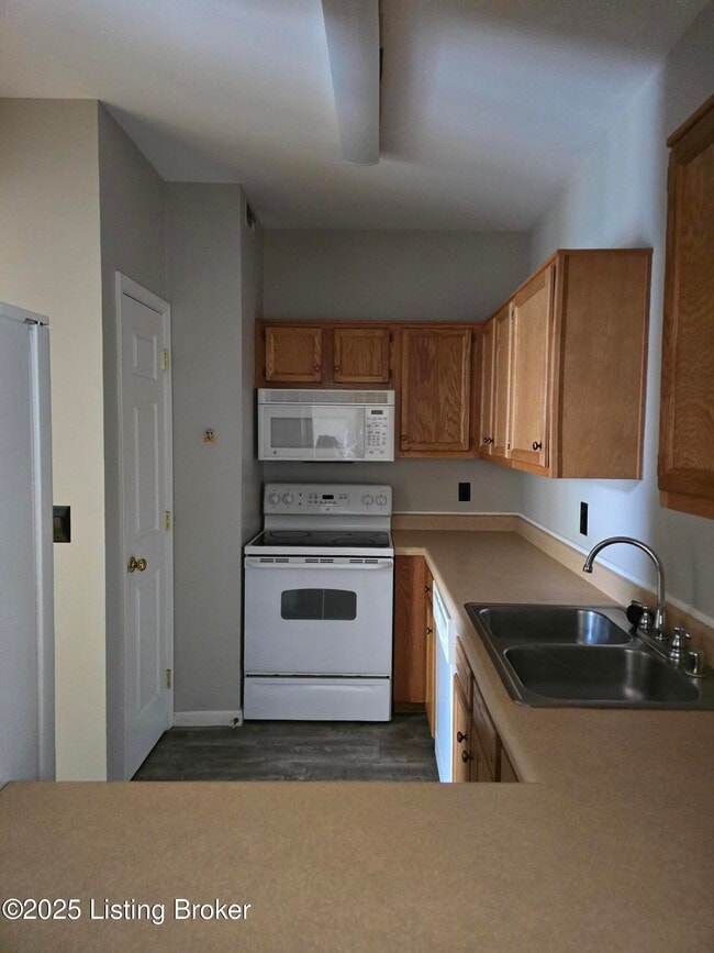 1110 Westlynne Place in Louisville, KY - Building Photo - Building Photo