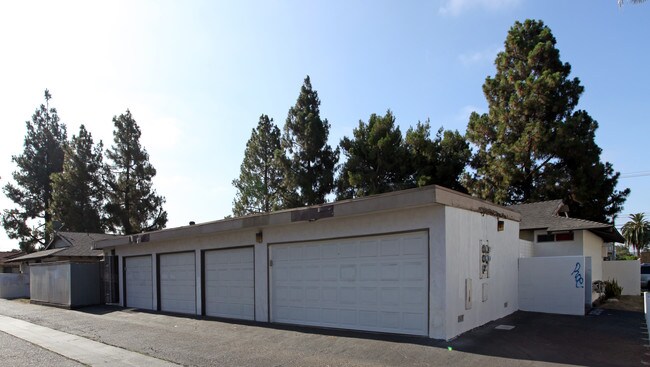 2083 S Nautical St in Anaheim, CA - Building Photo - Building Photo