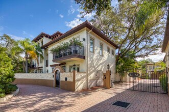 Maddalena Townhomes in Tampa, FL - Foto de edificio - Building Photo