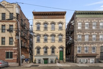 396 E Kinney St in Newark, NJ - Foto de edificio - Building Photo