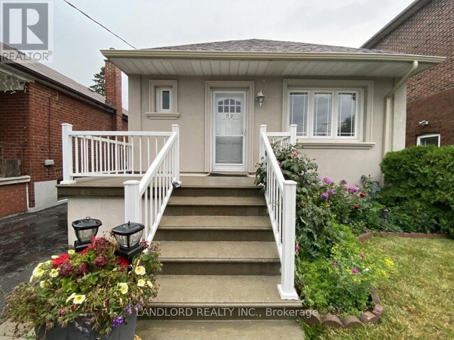 92 Holwood Ave
