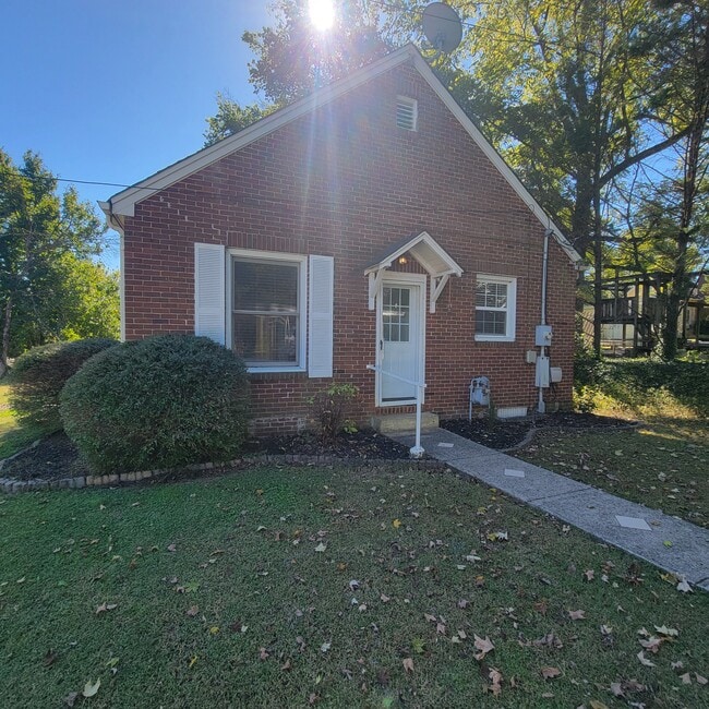 107 Lind St in McMinnville, TN - Building Photo - Building Photo
