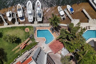 1632 S Bayshore Ct, Unit 402 in Miami, FL - Building Photo - Building Photo