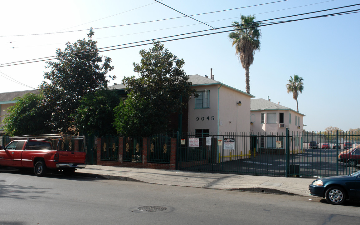 9045-9053 Tobias Ave in Panorama City, CA - Building Photo