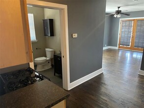 1122 N Zang Blvd in Dallas, TX - Building Photo - Building Photo