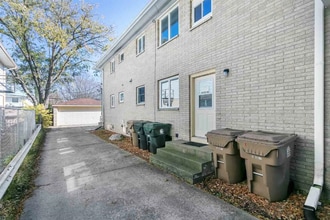 2413 Brentwood Pkwy in Madison, WI - Foto de edificio - Building Photo