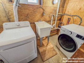 18 Albion Rd, Unit 1 in Quincy, MA - Building Photo