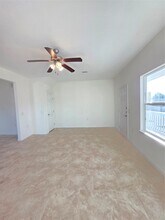 8810 Bent Oak Ln in Hitchcock, TX - Building Photo - Building Photo