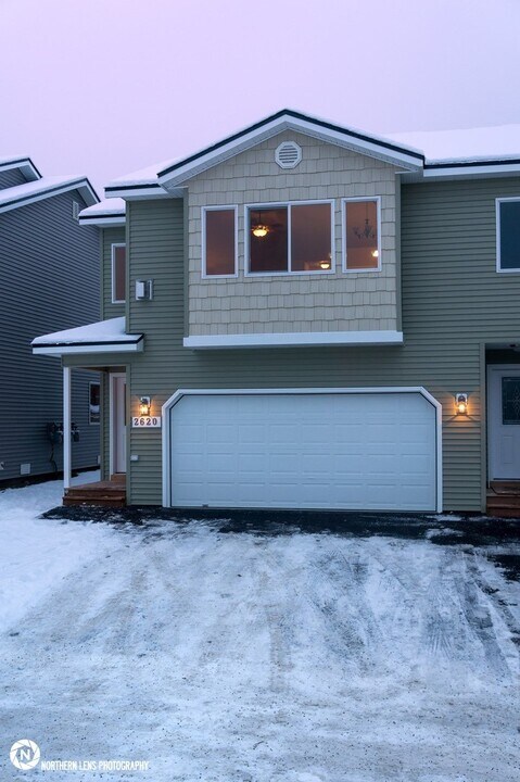 2620 Aspen Heights Loop in Anchorage, AK - Building Photo