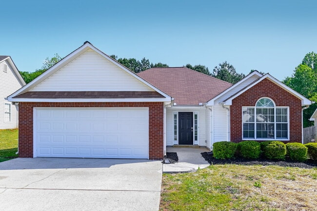 property at 1825 Courtyard Ln