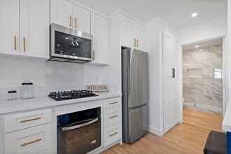 23802 Mobile St in Los Angeles, CA - Building Photo - Building Photo