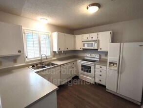 8218 Knights Bridge Rd in Charlotte, NC - Building Photo - Building Photo