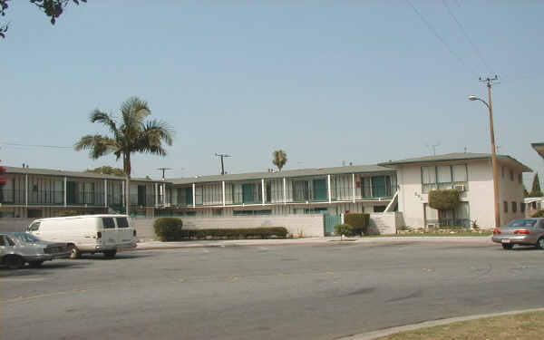 555 E Adams St in Long Beach, CA - Building Photo - Building Photo