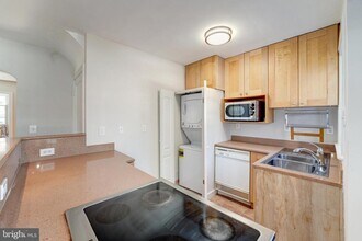 4607 N Carlin Springs Rd in Arlington, VA - Building Photo - Building Photo