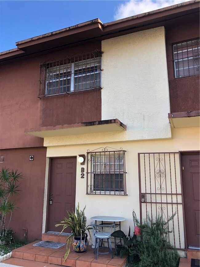 21 SW 109th Ave in Miami, FL - Building Photo - Building Photo