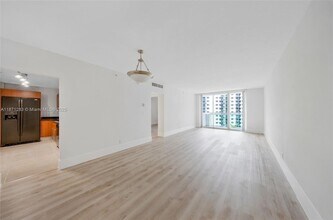 3000 S Ocean Dr, Unit 814 in Hollywood, FL - Building Photo - Building Photo