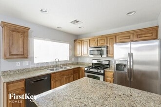 10716 Medford Oaks Ct in Las Vegas, NV - Building Photo - Building Photo