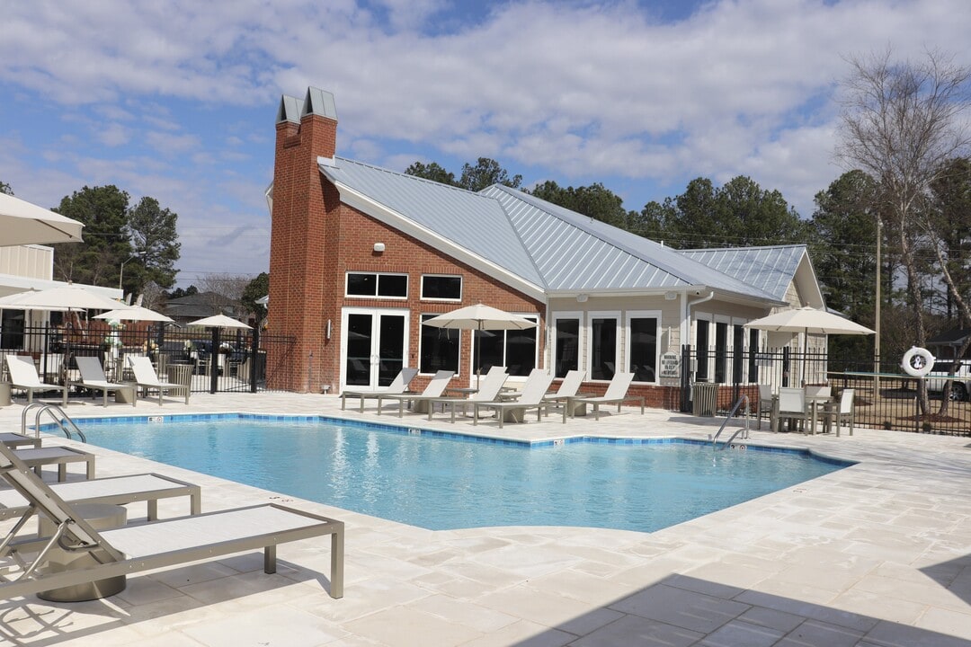 Carlton Park Apartment Homes in Flowood, MS - Foto de edificio