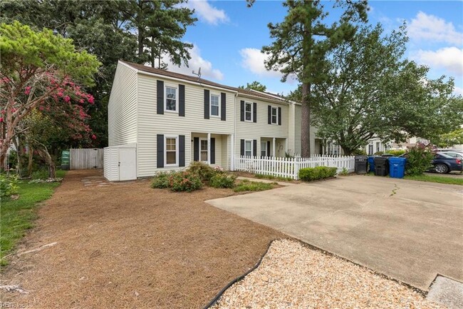 337 Hutton Cir in Virginia Beach, VA - Building Photo - Building Photo