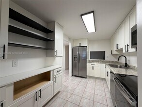 400 Commodore Dr in Plantation, FL - Building Photo - Building Photo