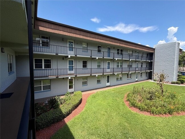 property at 333 N Lake Howard Dr