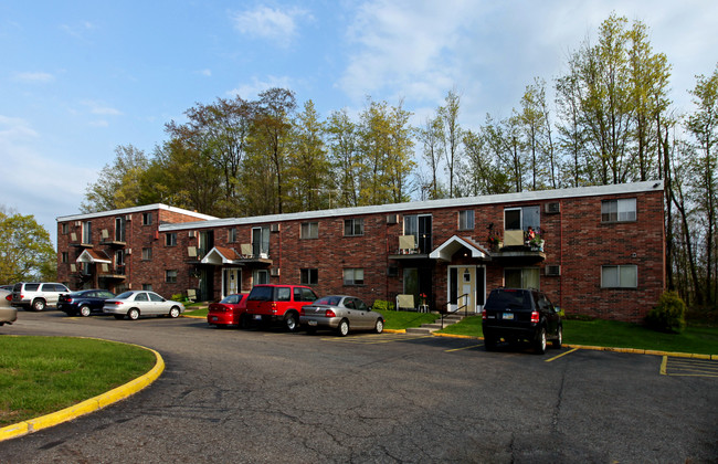 Mill Park Apartments in Chardon, OH - Building Photo - Building Photo