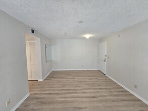 11526 Westwood Blvd in Orlando, FL - Foto de edificio - Building Photo