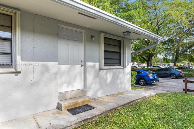 5645 Taft St in Hollywood, FL - Building Photo - Building Photo