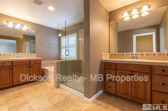 2075 Echo Valley Pkwy in Reno, NV - Foto de edificio - Building Photo