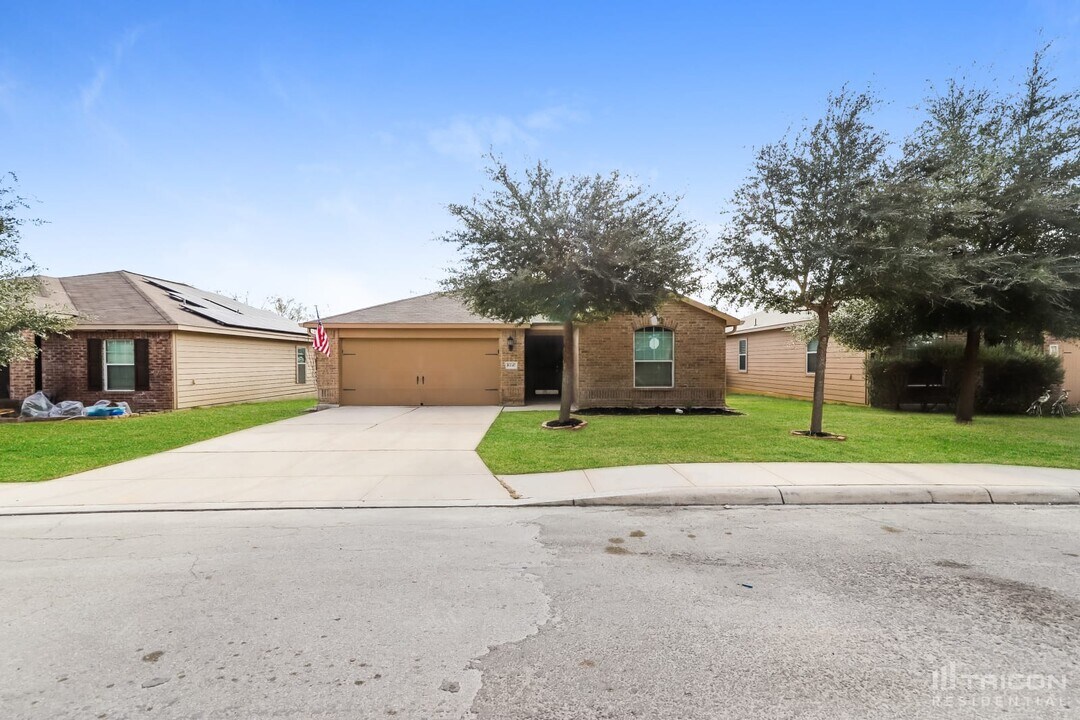 6247 Still Meadow in San Antonio, TX - Building Photo