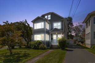 135 Dover Rd in West Hartford, CT - Building Photo