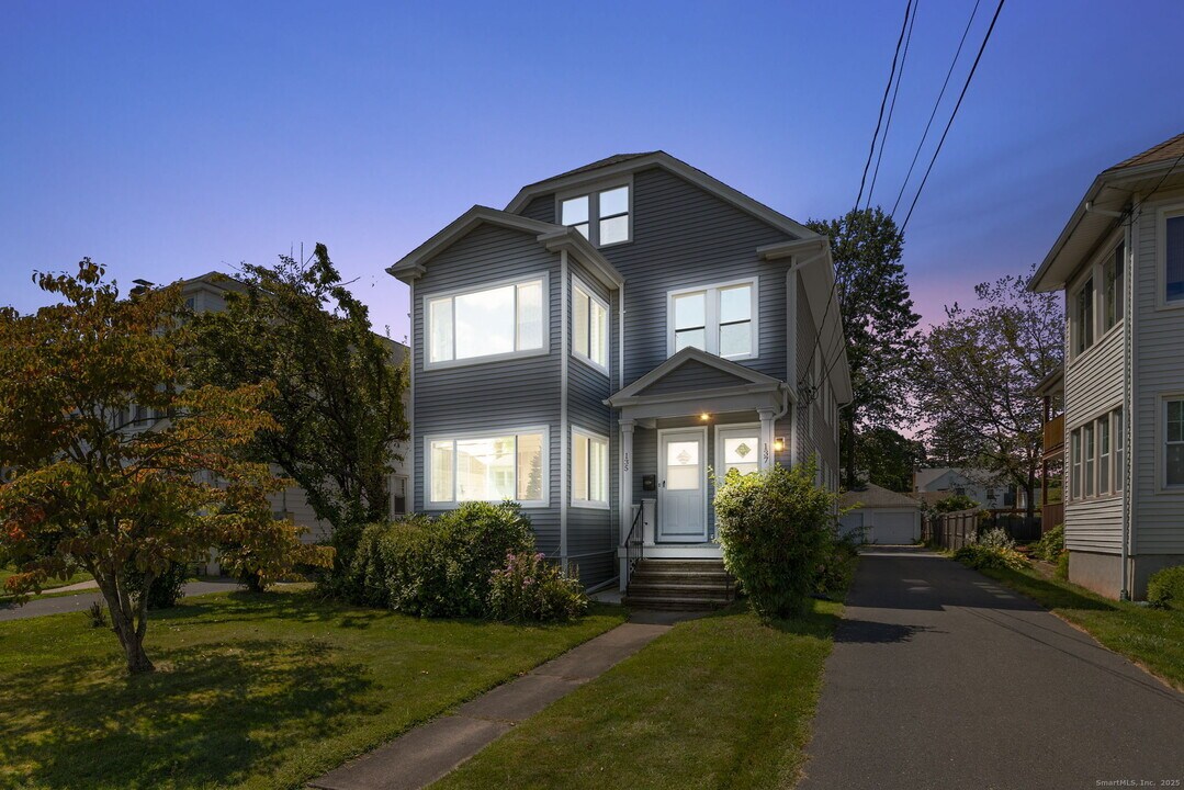 135 Dover Rd in West Hartford, CT - Building Photo