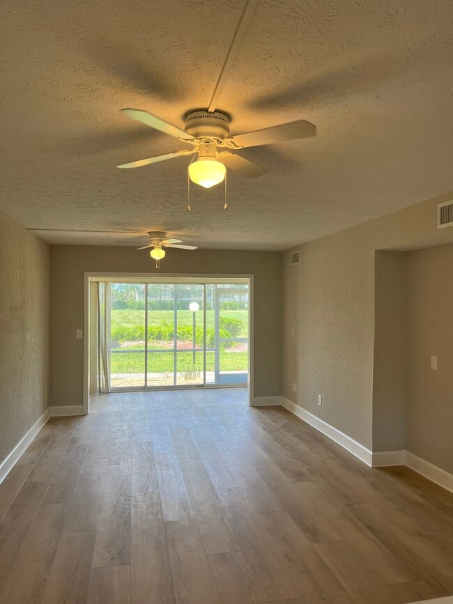 16251 Dublin Cir, Unit Sanibel Way in Ft. Myers, FL - Foto de edificio - Building Photo