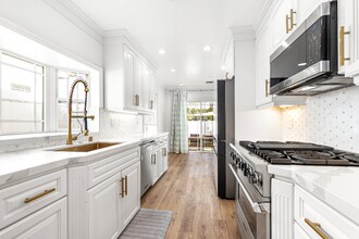 5400 Columbus Ave in Los Angeles, CA - Building Photo - Building Photo