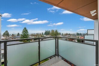 6479 Selma Av, Unit 409 in Burnaby, BC - Building Photo - Building Photo