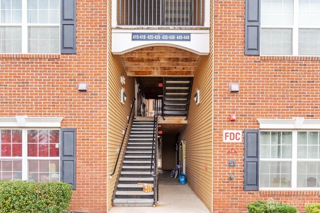 427 Micali Way in South Plainfield, NJ - Building Photo - Building Photo