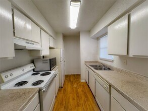 12615 Brookglade Cir in Houston, TX - Foto de edificio - Building Photo