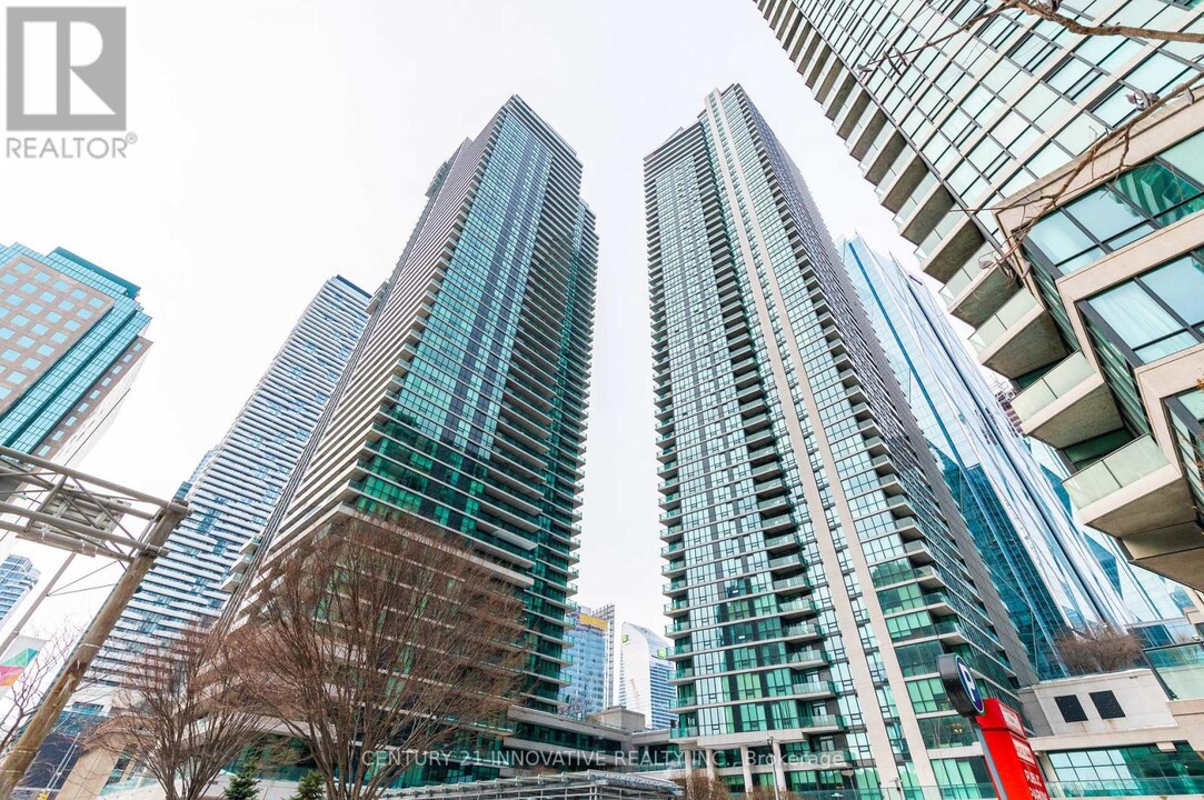16-4216 Harbour St in Toronto, ON - Building Photo