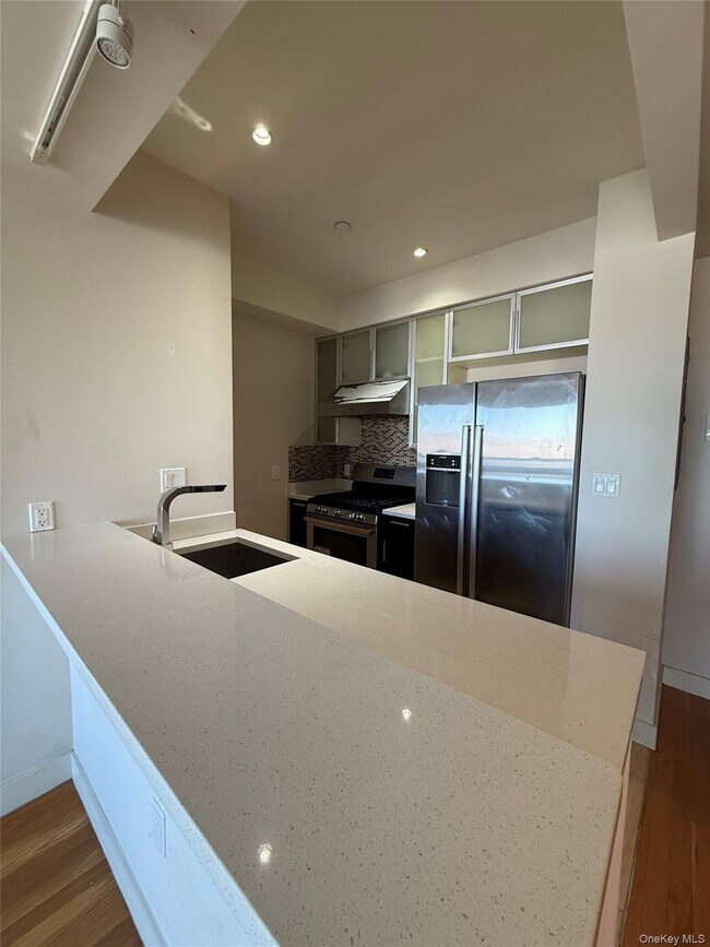 42-35 Main St in Queens, NY - Building Photo - Building Photo